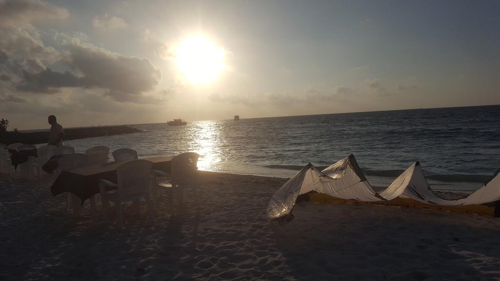 Sun Tan Beach Hotel остров Маафуши Екстериор снимка