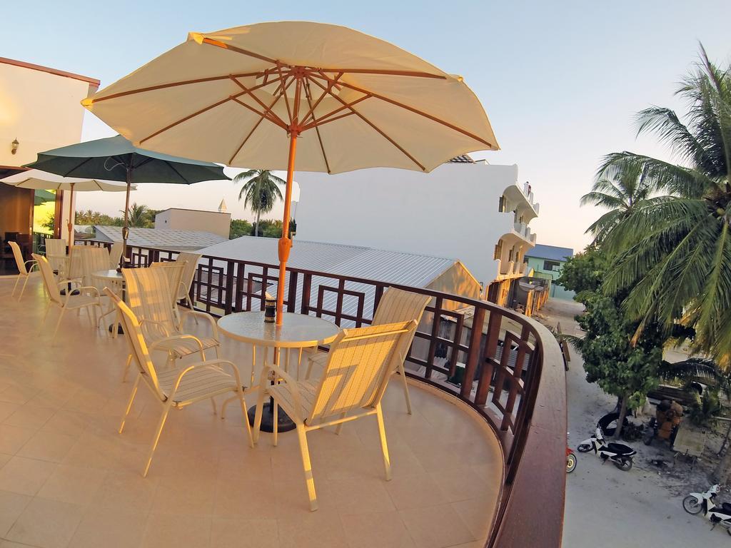 Sun Tan Beach Hotel остров Маафуши Екстериор снимка