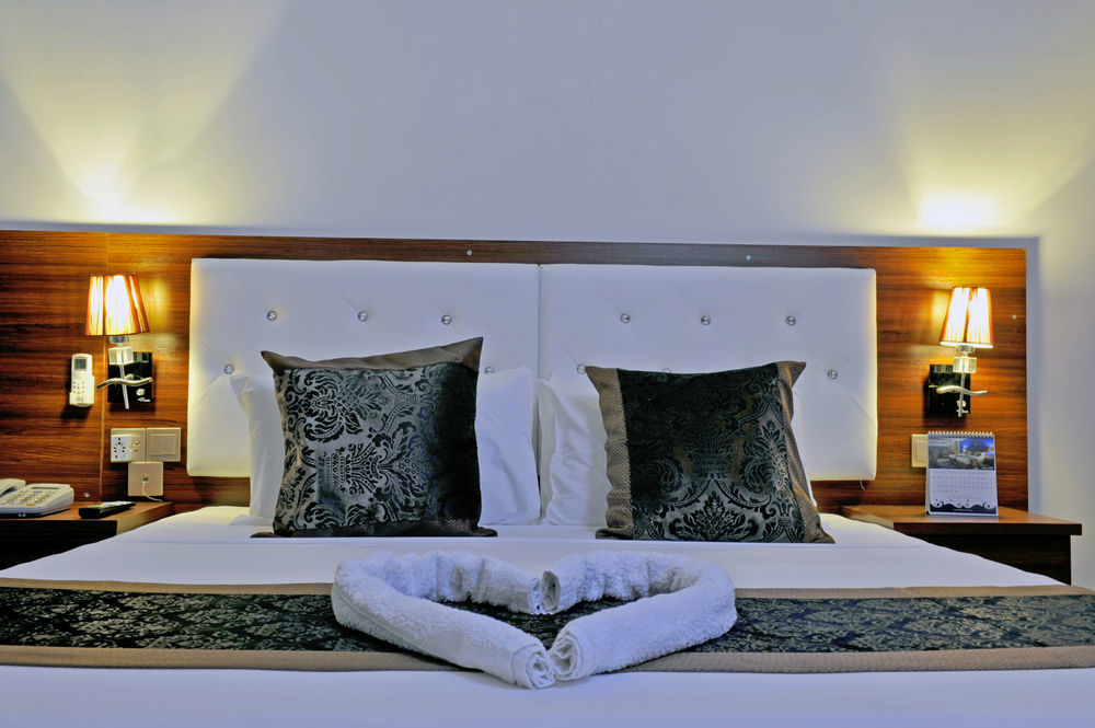 Sun Tan Beach Hotel остров Маафуши Екстериор снимка